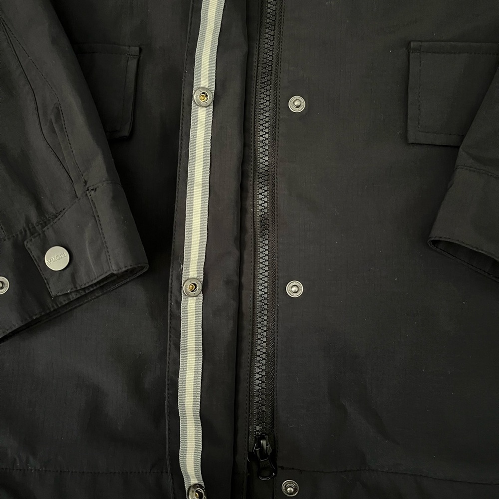 Vuori Women Palisades Rain Jacket Color Dark Oregano Black Size Medium - Picture 4 of 9